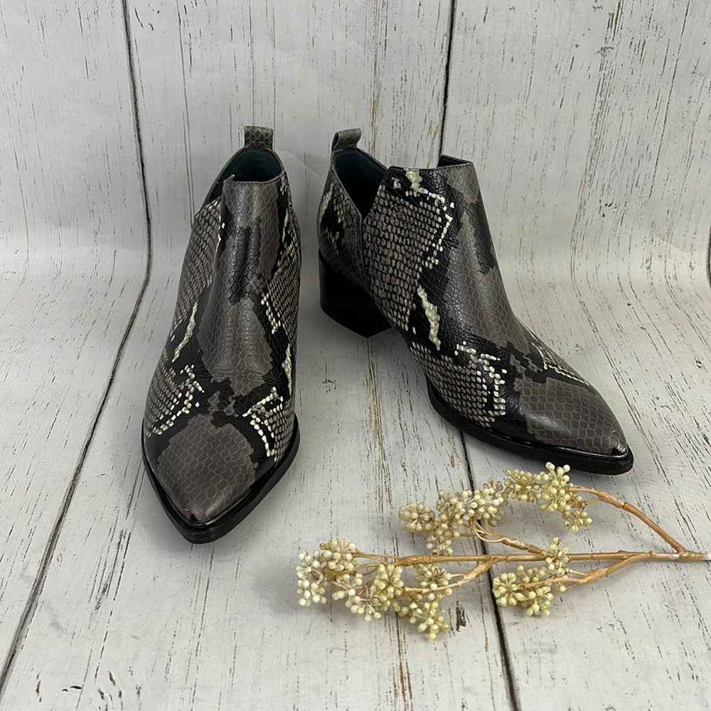 Marc Fisher Yamir Snakeskin Print Ankle Point Toe Booties Boots Womens Size 7.5
